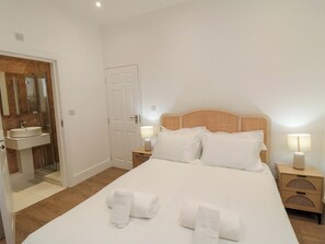 Cottage | 2 bedrooms, individually decorated, individually furnished, free WiFi - Beachwalk Villa 1 (Whitby)
