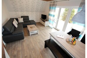 Smart TV, DVD player, stereo - Kinderfreundliches Greetjehaus in Dornumersiel (Dornumersiel)