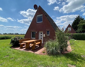 Outdoor dining - Kinderfreundliches Greetjehaus in Dornumersiel (Dornumersiel)