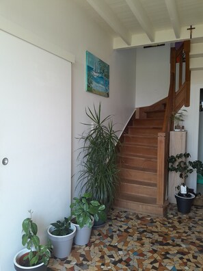 Interior - Bed and Breakfast 'Grande Chambre Lumineuse' with Private Garden and Wi-Fi (Sainte-Cécile)