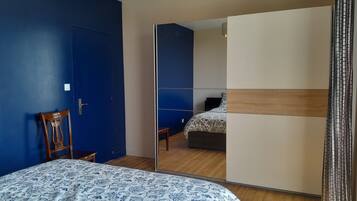 1 chambre, fer et planche à repasser, Wi-Fi, draps fournis