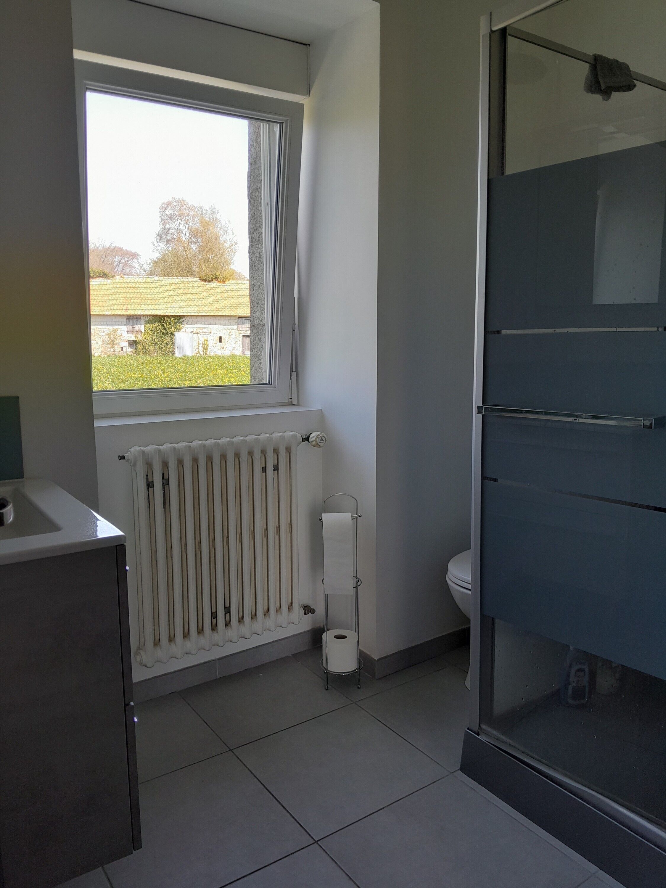 淋浴设施、吹风机、毛巾