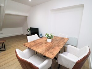Cottage | Dining - Beachwalk Villa 3 (Whitby)