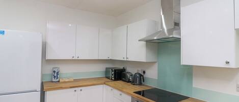 Batterie de cuisine, vaisselle et ustensiles