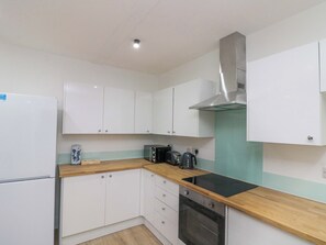 Cookware/dishes/utensils - Beachwalk Villa 2 (Whitby)