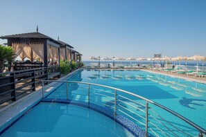 Seasonal outdoor pool, pool umbrellas, pool loungers - Coralli Beachfront (Rhodes)