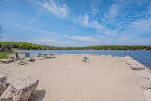Beach - Jacks Lakeside Retreat with Hot Tub & Dock in Barrow Bay (Lion's Head)