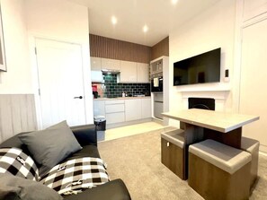 TV - Apartment No.3 @Worcester House & Free Parking (Worcester)