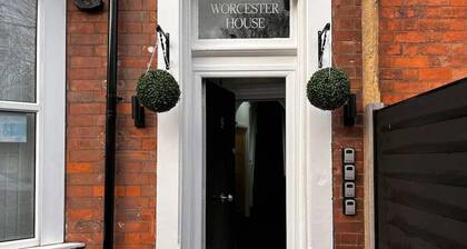 Apartment No.3 @Worcester House & Free Parking