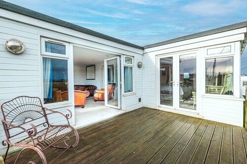 Boathouse Bliss - sleeps 6 guests  in 3 bedrooms