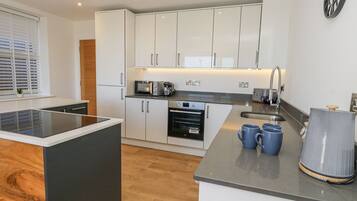 Cookware/dishes/utensils