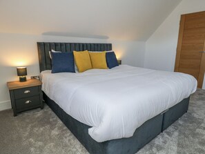 3 bedrooms, individually decorated, individually furnished, free WiFi - Sea Fern House - 36 (Poole)