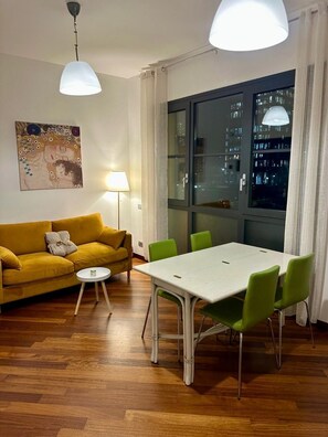Dining - BeeInMi Home - Porta Romana Apartment (Milano)