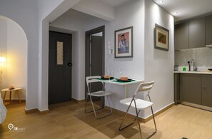Dining - Titanic - Deluxe Athenian Studio in Plaka Next to Acropolis (Athina)