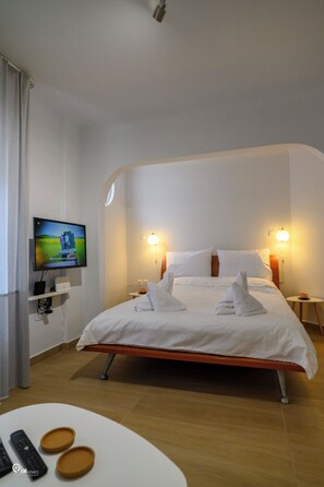 1 bedroom, desk, iron/ironing board, free WiFi - Titanic - Deluxe Athenian Studio in Plaka Next to Acropolis (Athina)