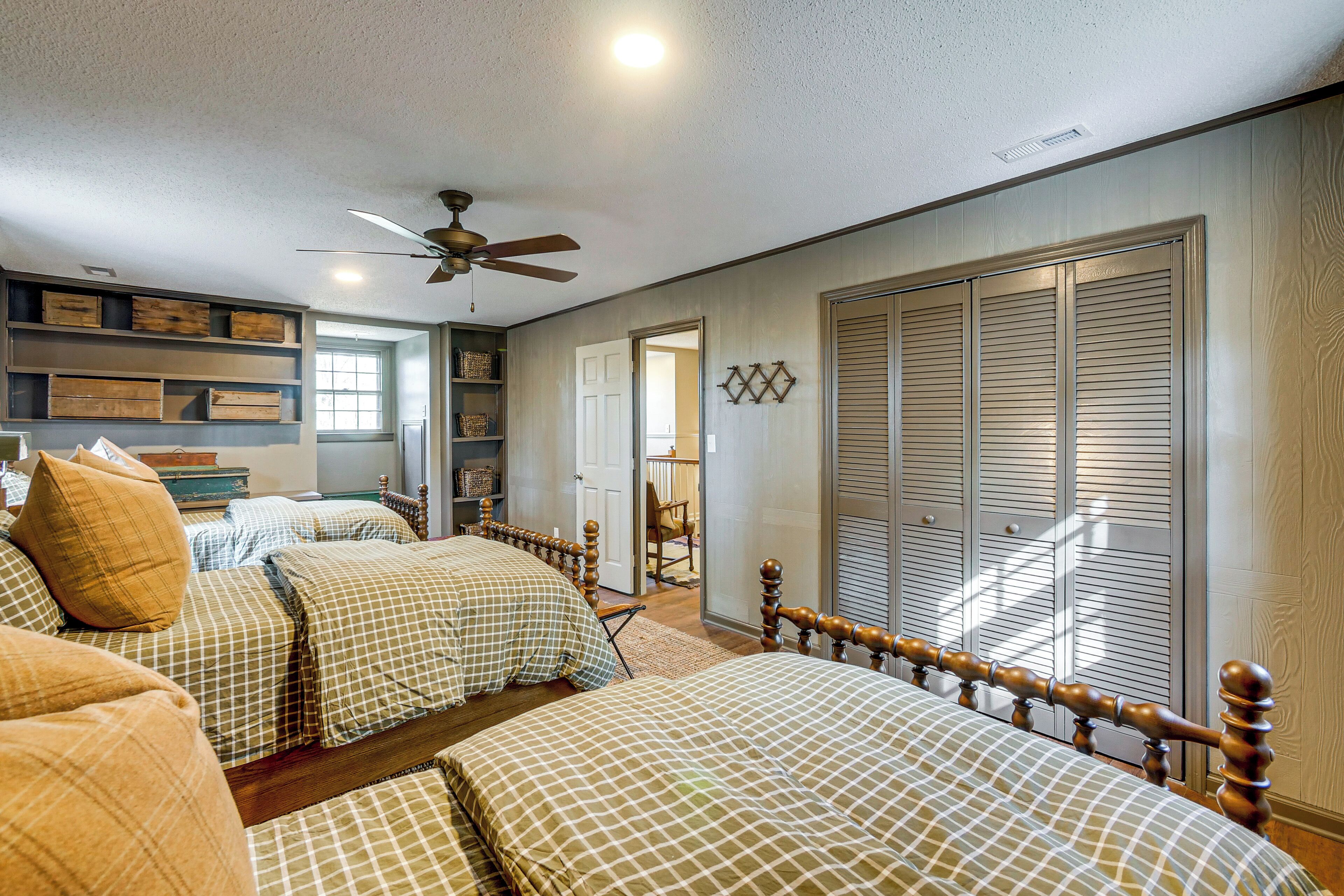 4 bedrooms, internet, bed sheets