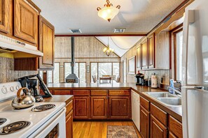 Fridge, microwave, stovetop, dishwasher - Pere Marquette Riverfront Retreat, Fish On-Site! (Baldwin)