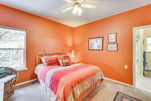 3 bedrooms, desk, Internet, bed sheets