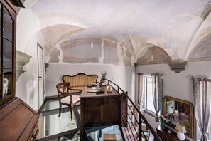 Interior - Raphael Brigth Apartment in Historical Villa in Lucca (Matraia)