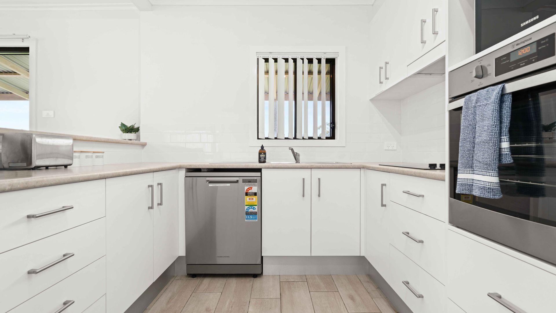 Frigorífic, microones, forn i placa de cuina 