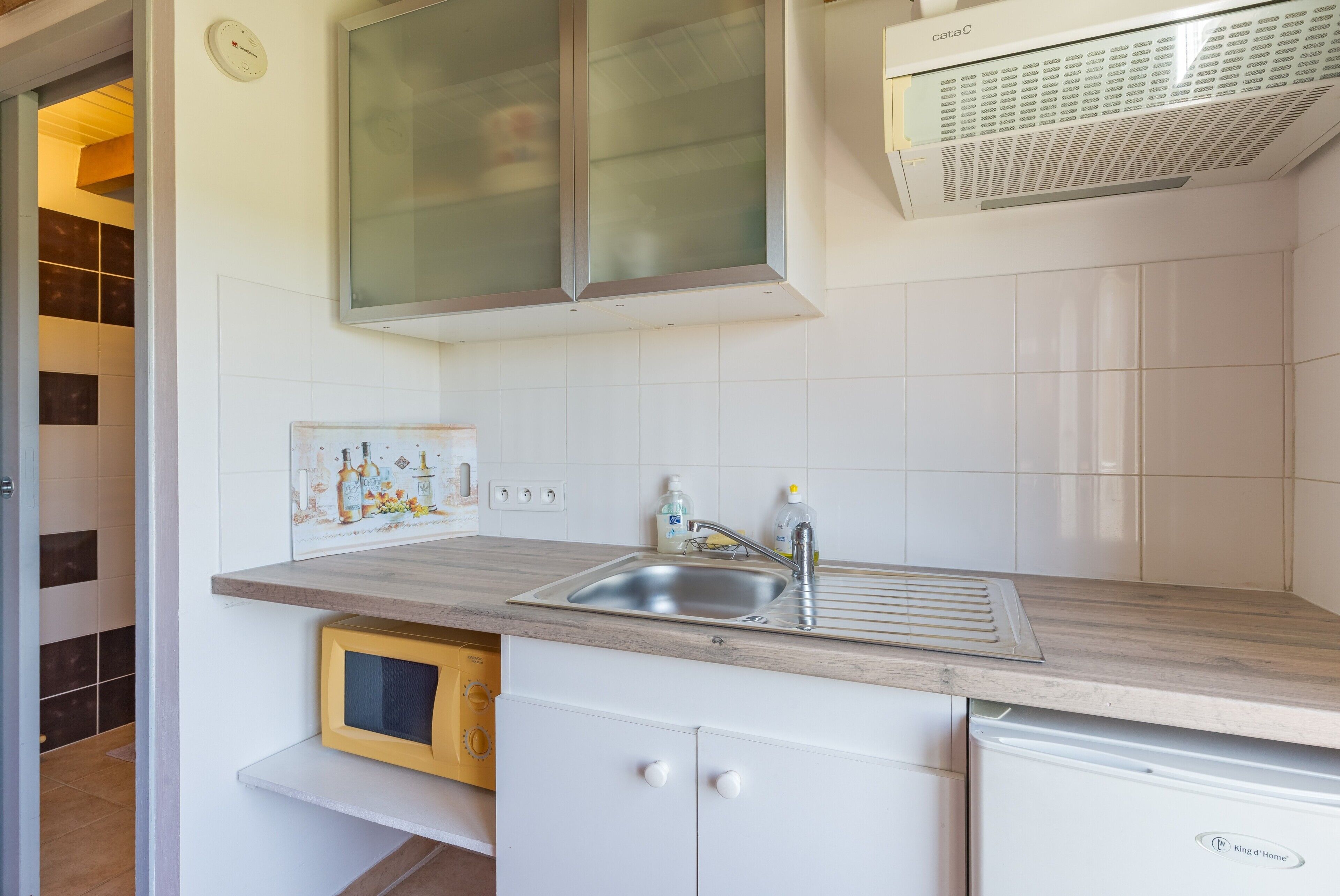 Fridge, microwave, coffee/tea maker, electric kettle