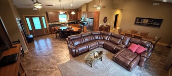 Elevated Luxury 4-bedroom cabin in Devils Lake with Fishing Access