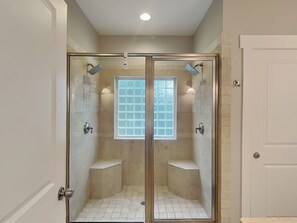Hair dryer, towels - Billfish | Upgraded, All En Suites, Great Location (Tybee Island)