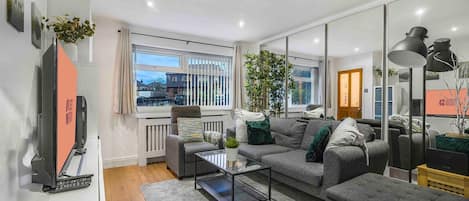 Télévision, cheminée