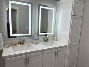 Unclassified image, 2 of 20, button