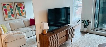 Cozy Condo perfect for couples or family in the heart of Leslieville Toronto!