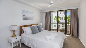 3 bedrooms, free WiFi, bed sheets, wheelchair access - Beachside Bliss - Waterfront apartment (Port Macquarie)