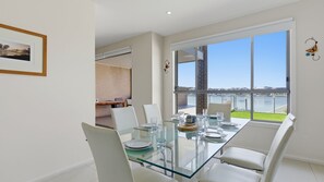 Dining - Sunshine Deluxe Port Macquarie (Port Macquarie)