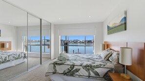 5 bedrooms, free WiFi, bed sheets - Sunshine Deluxe Port Macquarie (Port Macquarie)