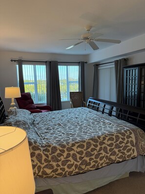 3 bedrooms, iron/ironing board, WiFi, bed sheets - Spacious 3-bedroom condo in welcoming New Smyrna Beach (new Smyrna Beach)