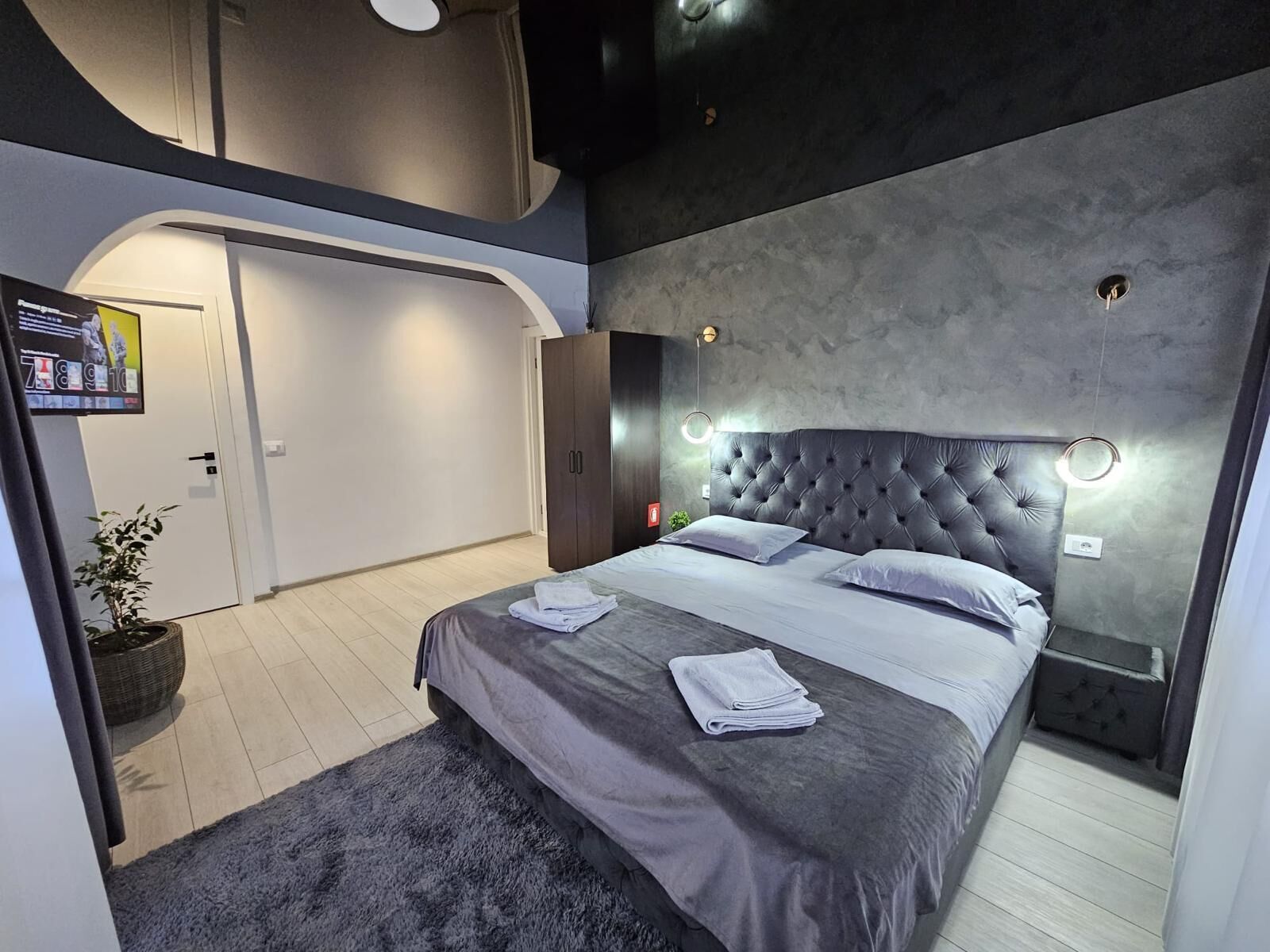 Iron/ironing board, WiFi, bed sheets