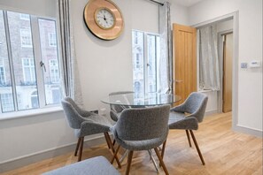 Dining - Prime Mayfair Apartment Central Location 33sgC (Greater London)