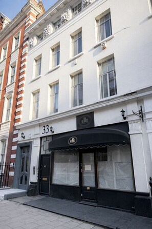 Exterior - Mayfair Luxury 1BR • Unbeatable Location - 33SGA (Greater London)