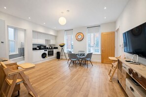 Interior - Mayfair Luxury 1BR • Unbeatable Location - 33SGA (Greater London)
