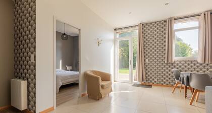 Holiday Home 'Gite Clémentine' with Private Terrace, Shared Garden and Wi-Fi