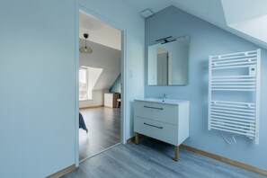 Interior - Holiday Home 'Gite Clémentine' with Private Terrace, Shared Garden and Wi-Fi (Baromesnil)