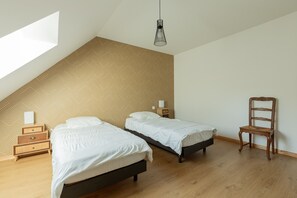 6 bedrooms, WiFi, bed sheets - Holiday Home 'Gite Baie De Somme' with Private Terrace, Private Garden and Wi-Fi (Baromesnil)