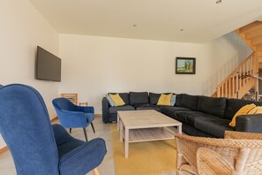 TV - Holiday Home 'Gite Baie De Somme' with Private Terrace, Private Garden and Wi-Fi (Baromesnil)