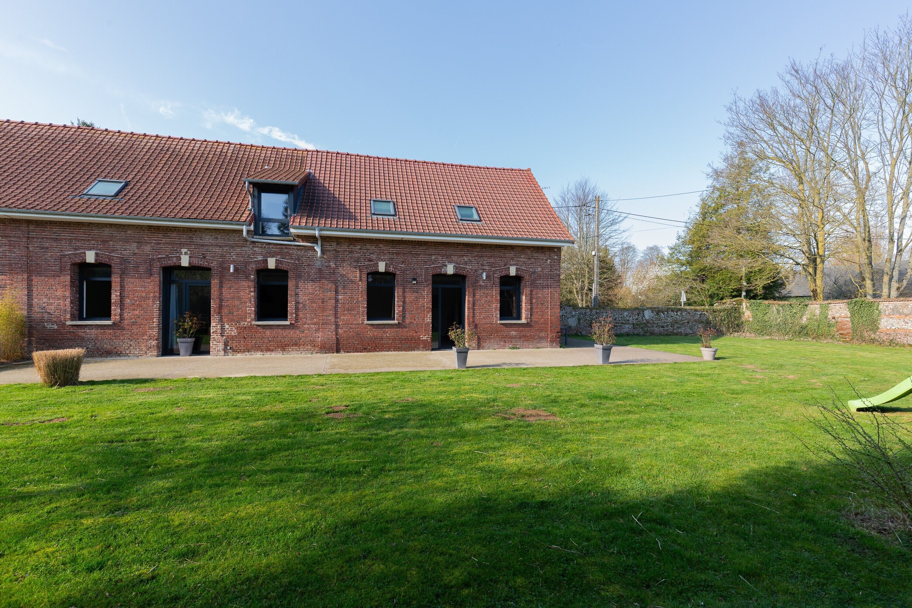 المنشأة من الخارج