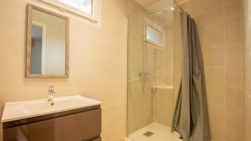 Shower, towels