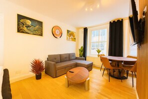 TV - Stylish 1-Bedroom in the Heart of Soho WD5 (London)