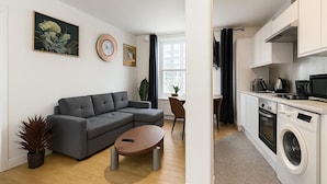Unclassified image, 3 of 16, button - Stylish 1-Bedroom in the Heart of Soho WD5 (London)