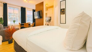 Unclassified image, 4 of 16, button - Stylish 1-Bedroom in the Heart of Soho WD5 (London)