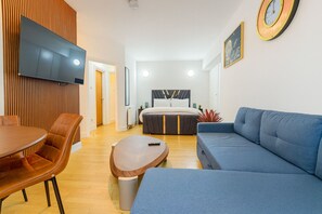Iron/ironing board, WiFi, bed sheets - Stylish 1-Bedroom in the Heart of Soho WD5 (London)