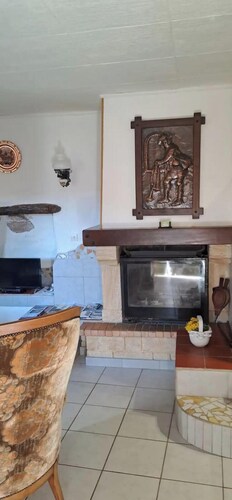 Self-catering cottages for 8 people in a medieval village