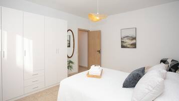 5 habitaciones, tabla de planchar con plancha, wifi y ropa de cama